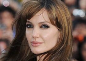 Angelina Jolie dans la robe de Marilyn Monroe ? - %%sitename%%