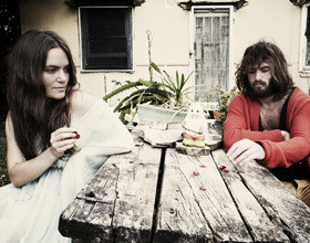 Angus-et-Julia-Stone-Down-the-Way