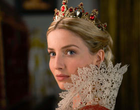 Annabelle-Wallis-tudors