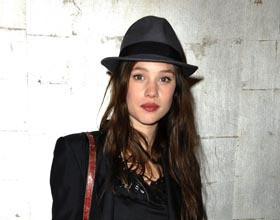 Astrid-Berges-Frisbey-dans-Pirates-des-Caraibes