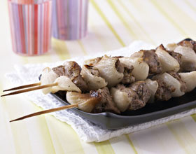 Brochettes-d-agneau-au-romarin-et-oignons