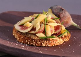 Caviar d'aubergine, figue et Comté frais - %%sitename%%