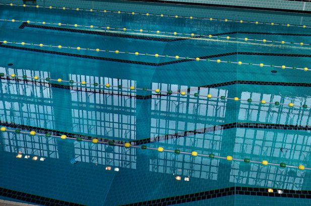 Ces-comportements-qui-m-insupportent-a-la-piscine