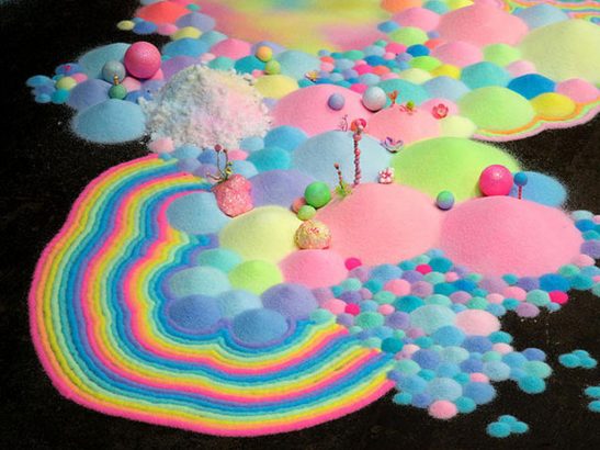 Cet-artiste-utilise-des-milliers-de-bonbons-pour-creer-ces-univers-magiques