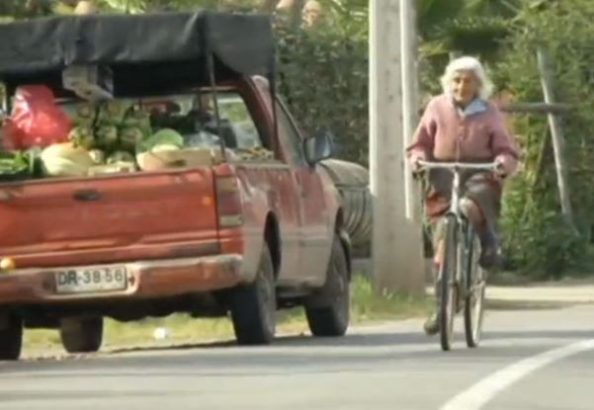 Cette-adorable-grand-mere-de-90-ans-fait-tous-les-jours-30-kilometres-en-velo