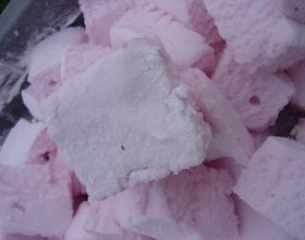 Chamallows-a-la-fraise-par-Lia022