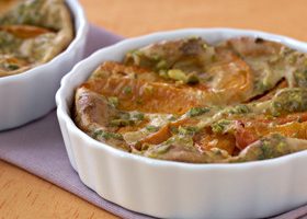 Clafoutis aux abricots, lait d'amandes et pistache