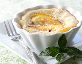 Clafoutis-multifruits-a-la-menthe-par-Carochococo