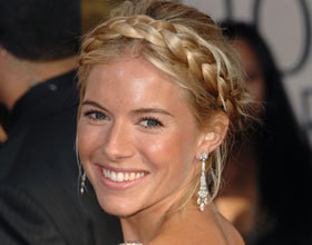 Comment-faire-la-tresse-serre-tete-de-Sienna-Miller