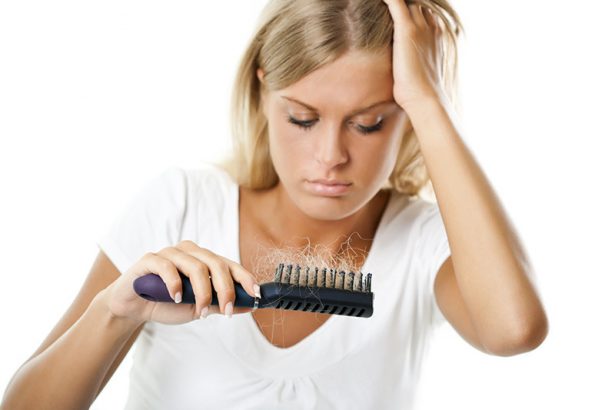 Comment-limiter-la-chute-de-cheveux-chez-la-femme