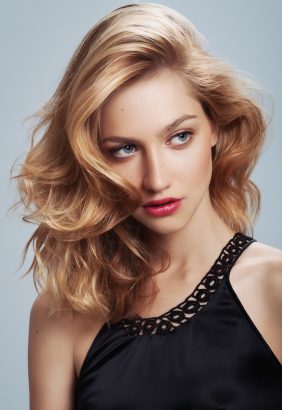 Comment-reparer-ses-cheveux-abimes-par-les-vacances