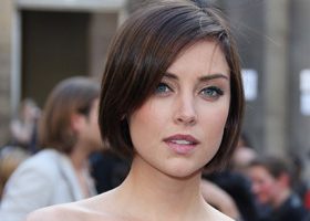 Cheveux : les stars osent le court ! Jessica Stroup - %%sitename%%