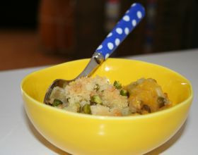 Crumble-aux-nectarines-et-pistaches-par-Fanny