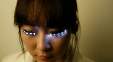 Des faux-cils lumineux pour des yeux de fée - %%sitename%%