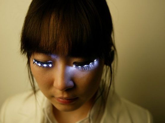 Des-faux-cils-lumineux-pour-des-yeux-de-fee