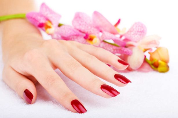 Des-ongles-solides-et-fort-en-un-tour-de-main