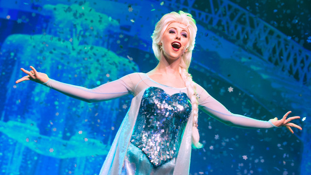 Disneyland-Paris-la-fete-givree-de-la-Reine-des-Neiges-arrive