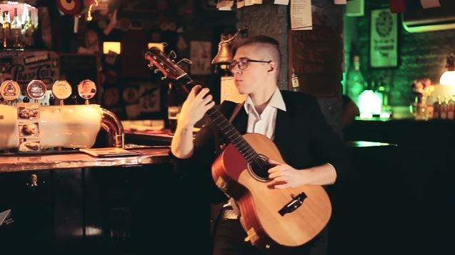 Exceptionnelle-reprise-instrumentale-de-Billie-Jean-en-fingerstyle-guitar