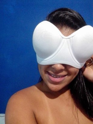 Fini-le-seau-d-eau-place-aux-seins-nus-avec-le-BeeChallenge