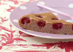 Gâteau fondant aux biscuits roses de Reims et framboises - %%sitename%%