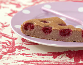 Gateau-fondant-aux-biscuits-roses