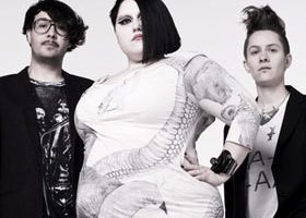"Heavy Cross", un clip très... Gossip !