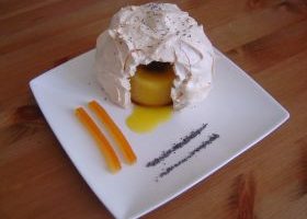 Meringue aux graines de pavot et sa dariole au coulis d'orange - %%sitename%%