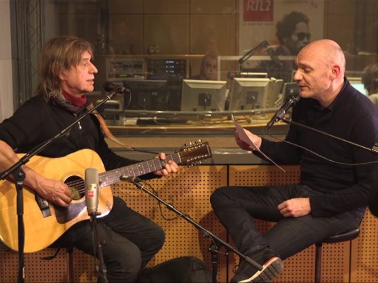 Jean-Louis-Aubert-et-Gaetan-Roussel-interpretent-Temps-a-nouveau-et-ca-donne-des-frissons