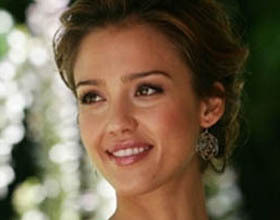 Jessica-Alba-adopte