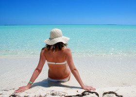 Jeune demoiselle recherche compagnons de vacances