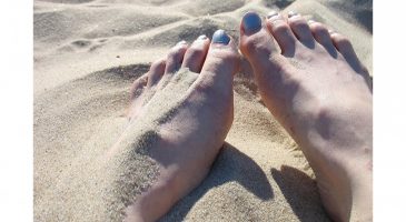 L'astuce ultime pour ne pas avoir de sable collé aux pieds tou - %%sitename%%