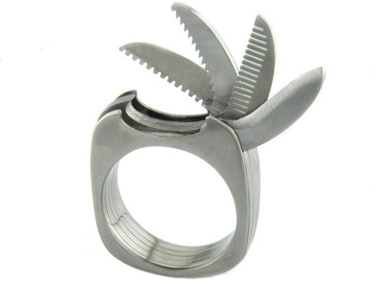 La-bague-couteau-suisse