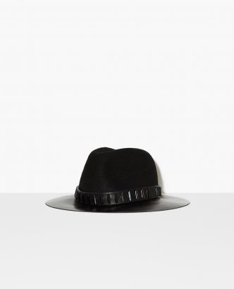 La-folie-du-chapeau