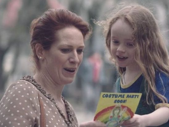 Le-bal-costume-la-video-qui-fait-du-bien-a-notre-coeur-de-maman