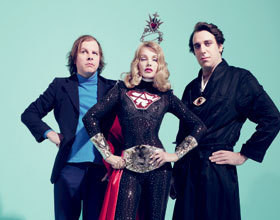 Le-clip-du-mois-Extraterrestre-d-Arielle-Dombasle