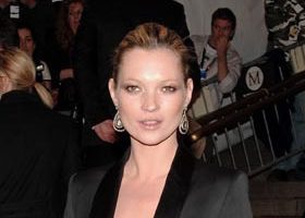Kate Moss devant l'objectif de Mario Testino - %%sitename%%