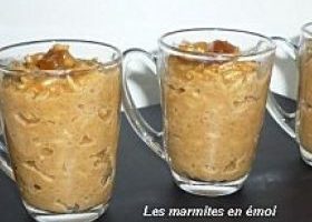 Riz au lait de coco aux épices et aux fruits des îles