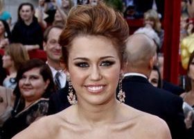 Qui veut les tenues du dressing de Miley Cyrus ? - %%sitename%%