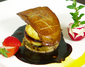 Millefeuille-de-foie-gras-des-Landes-aux-pommes