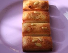Mini-financiers-aux-pignons-de-pin-et-a-la-rose-par-Sophie62380