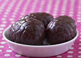 Comment faire... des oeufs de Pâques en chocolat ? - %%sitename%%