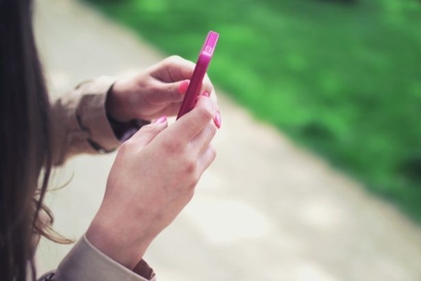 Quand-on-attend-que-son-nom-s-affiche-sur-son-telephone