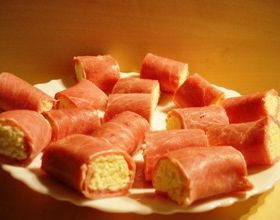 Ruletiki-iz-vetchiny-s-syrom-i-chesnokom-par-Chef-cuistot