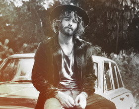 Session-live-Angus-Stone-Wooden-Chair