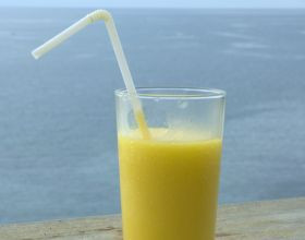 Smoothie-a-l-abricot-et-au-lait-d-amandes-par-Fanny