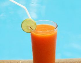Smoothie-a-la-peche-et-au-melon-par-Fanny