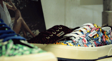Superga, les petites baskets italiennes qui cartonnent - %%sitename%%