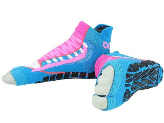 Sweakers-R-la-chaussette-anti-derapage-ideale-pour-la-piscine