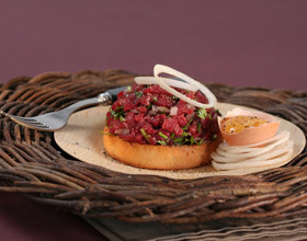 Tartare-de-boeuf-au-couteau