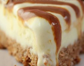 Tarte-glacee-vanille-cacaouetes-sauce-aux-chamallows-par-Marilouna1